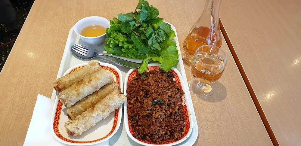 Salatblätter In Thai Brasil Gewickelt